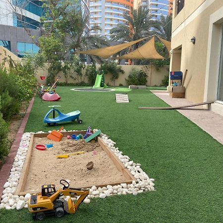 Spacious 4-Bedroom Villa, Children Friendly Dubai Esterno foto