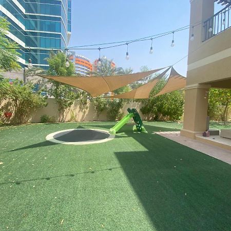 Spacious 4-Bedroom Villa, Children Friendly Dubai Esterno foto