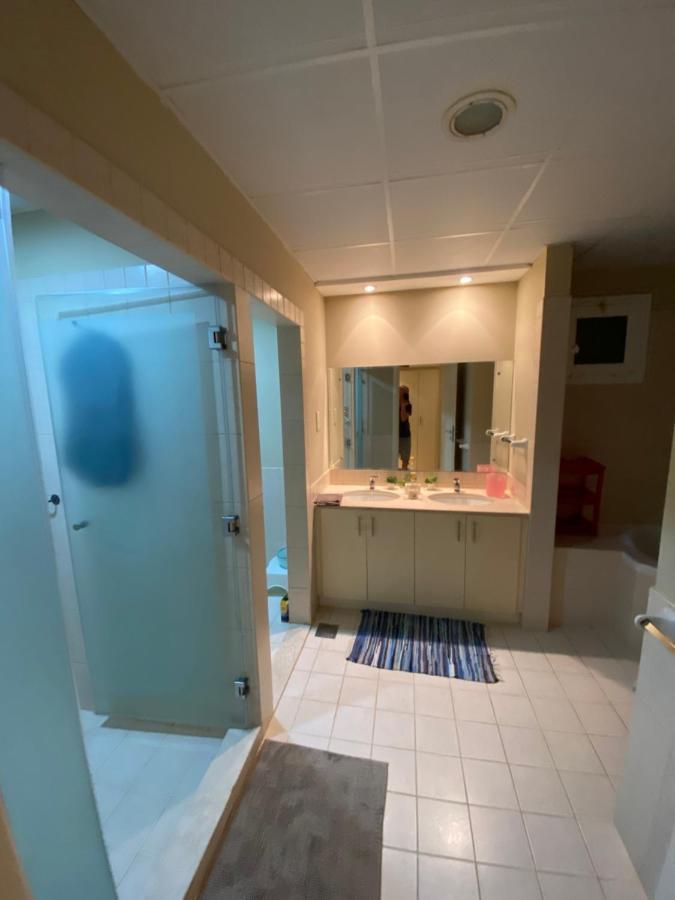 Spacious 4-Bedroom Villa, Children Friendly Dubai Esterno foto