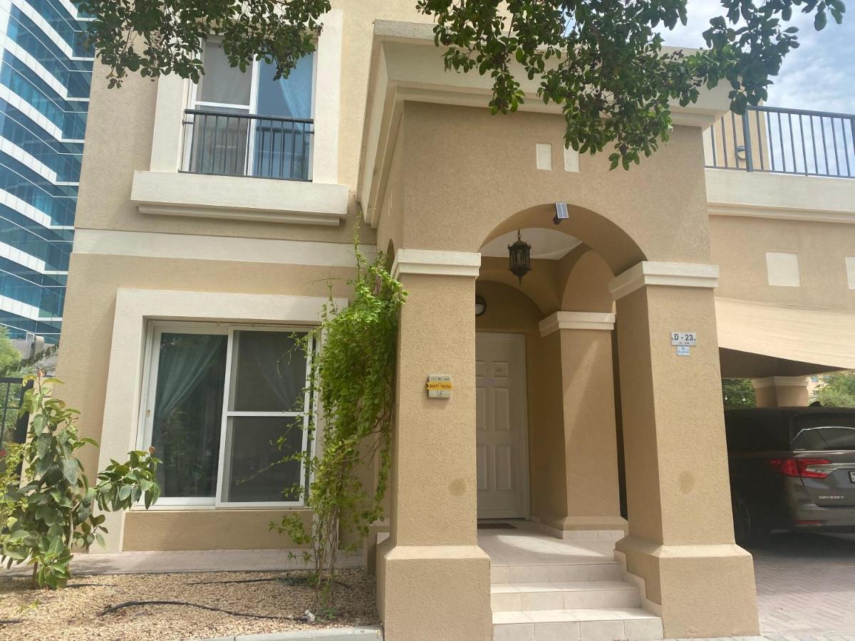 Spacious 4-Bedroom Villa, Children Friendly Dubai Esterno foto