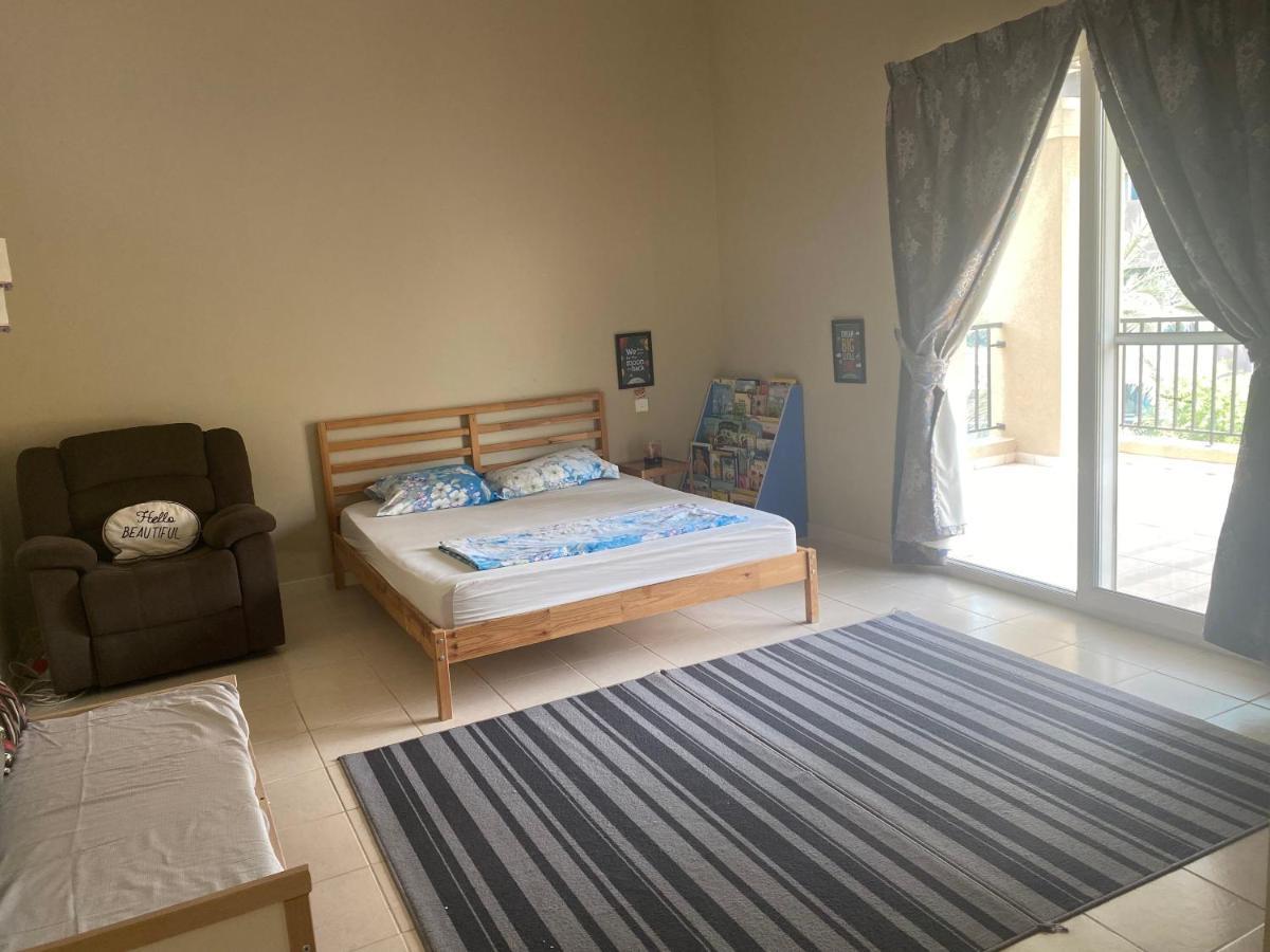 Spacious 4-Bedroom Villa, Children Friendly Dubai Esterno foto