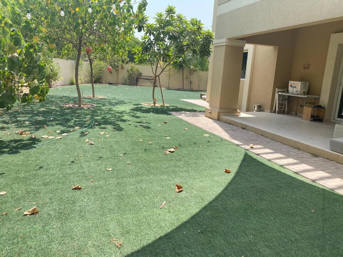 Spacious 4-Bedroom Villa, Children Friendly Dubai Esterno foto