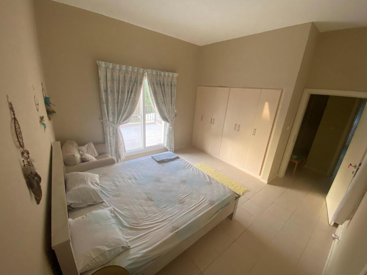 Spacious 4-Bedroom Villa, Children Friendly Dubai Esterno foto