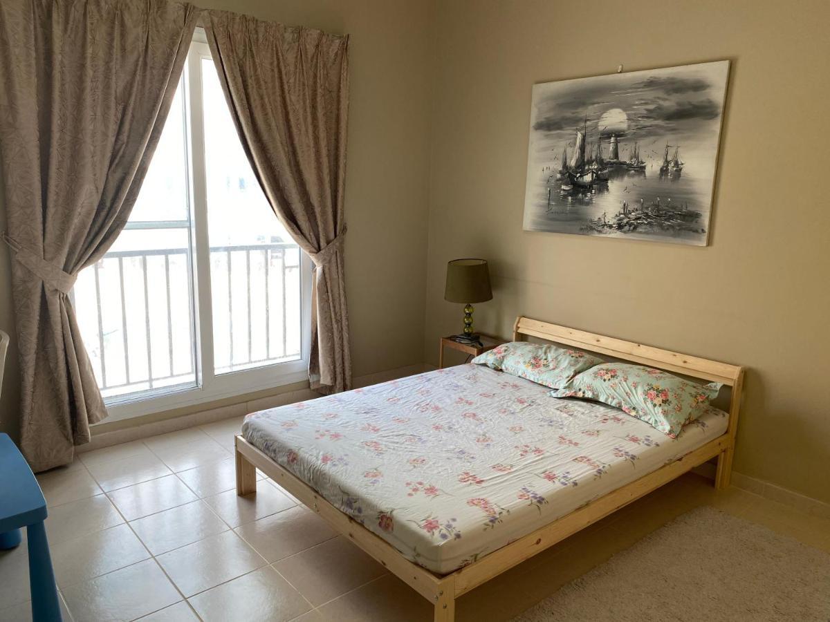 Spacious 4-Bedroom Villa, Children Friendly Dubai Esterno foto