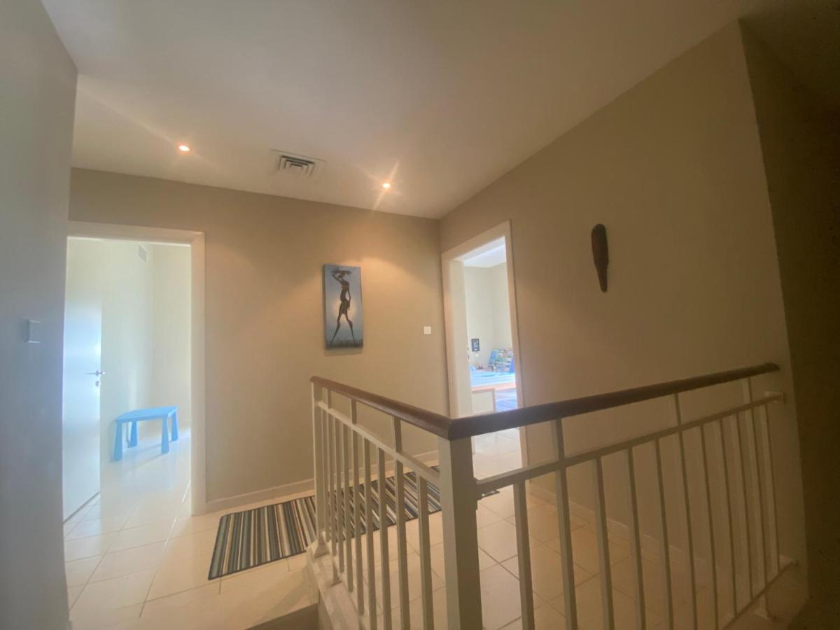 Spacious 4-Bedroom Villa, Children Friendly Dubai Esterno foto