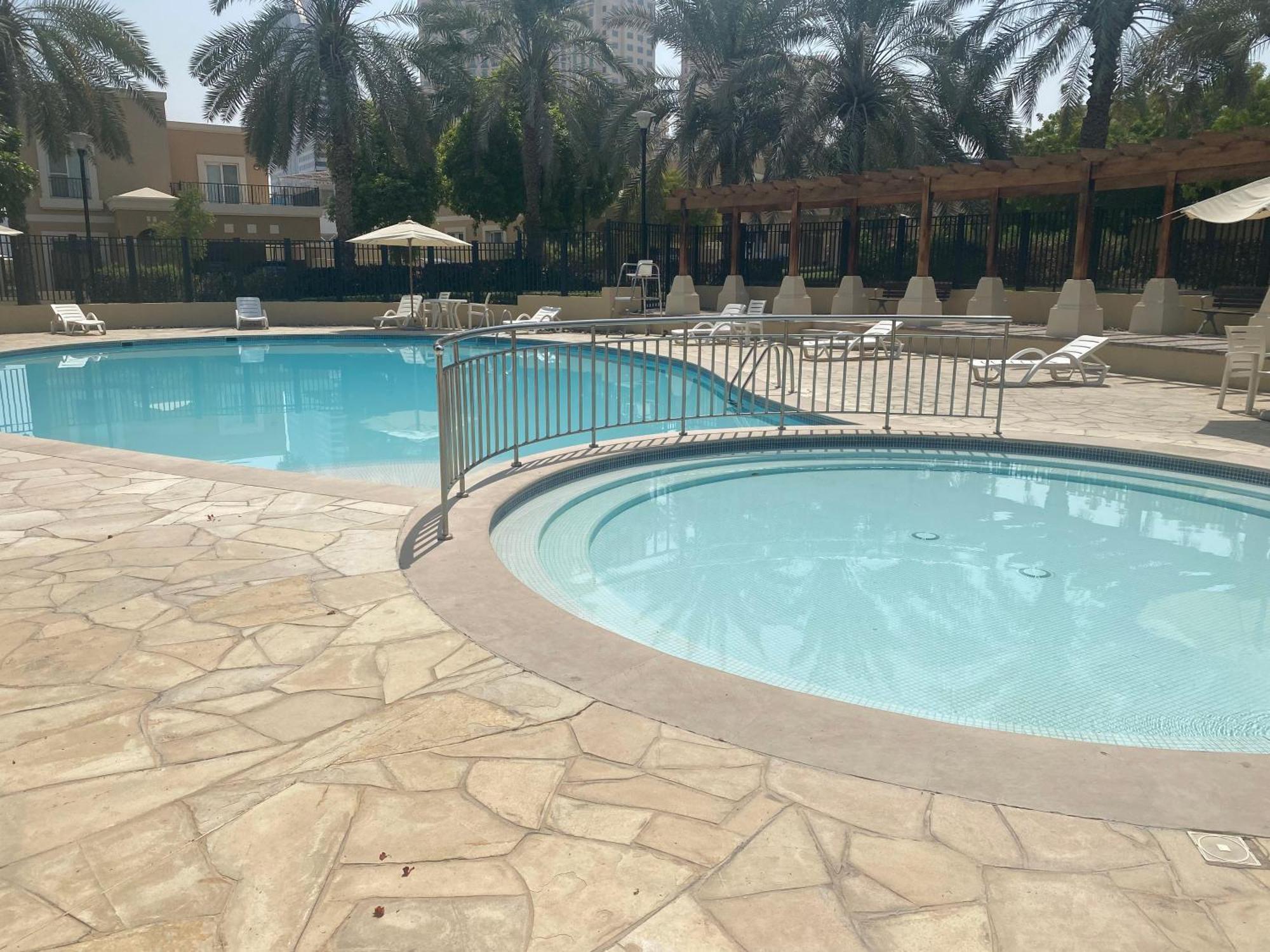 Spacious 4-Bedroom Villa, Children Friendly Dubai Esterno foto