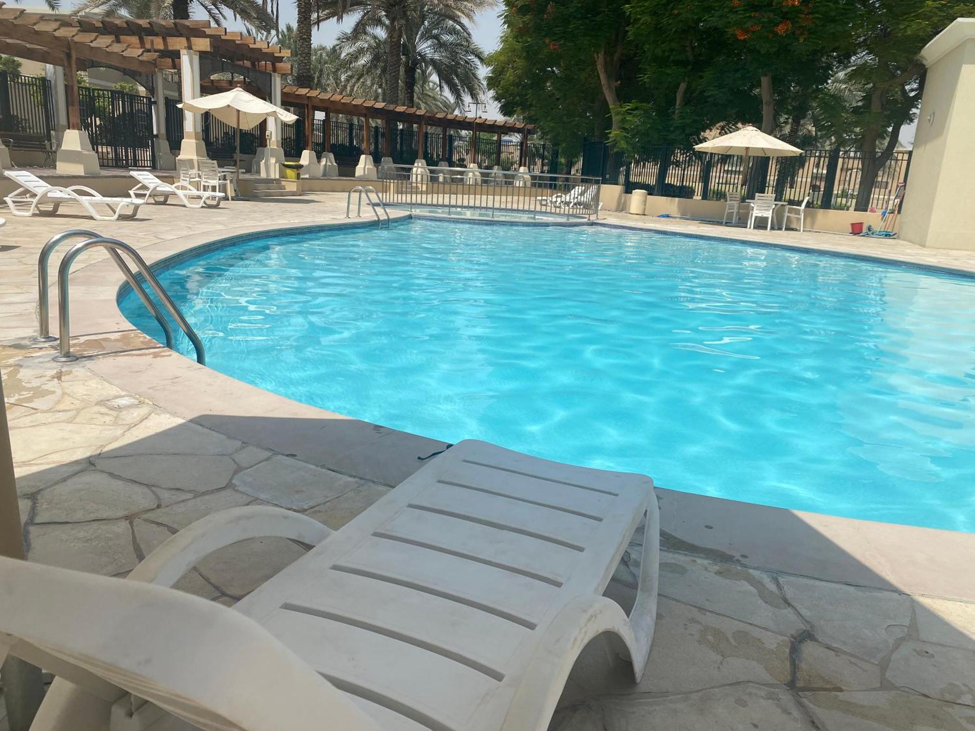 Spacious 4-Bedroom Villa, Children Friendly Dubai Esterno foto